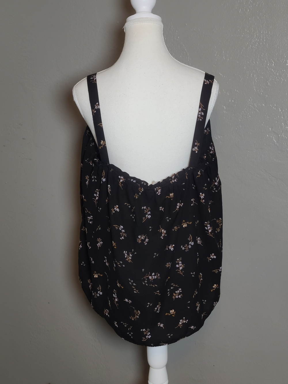 H&M Black Floral Cute Stylish Womens Wide Strapped Blouse Size 12 Ruffle Edge - Picture 4 of 8